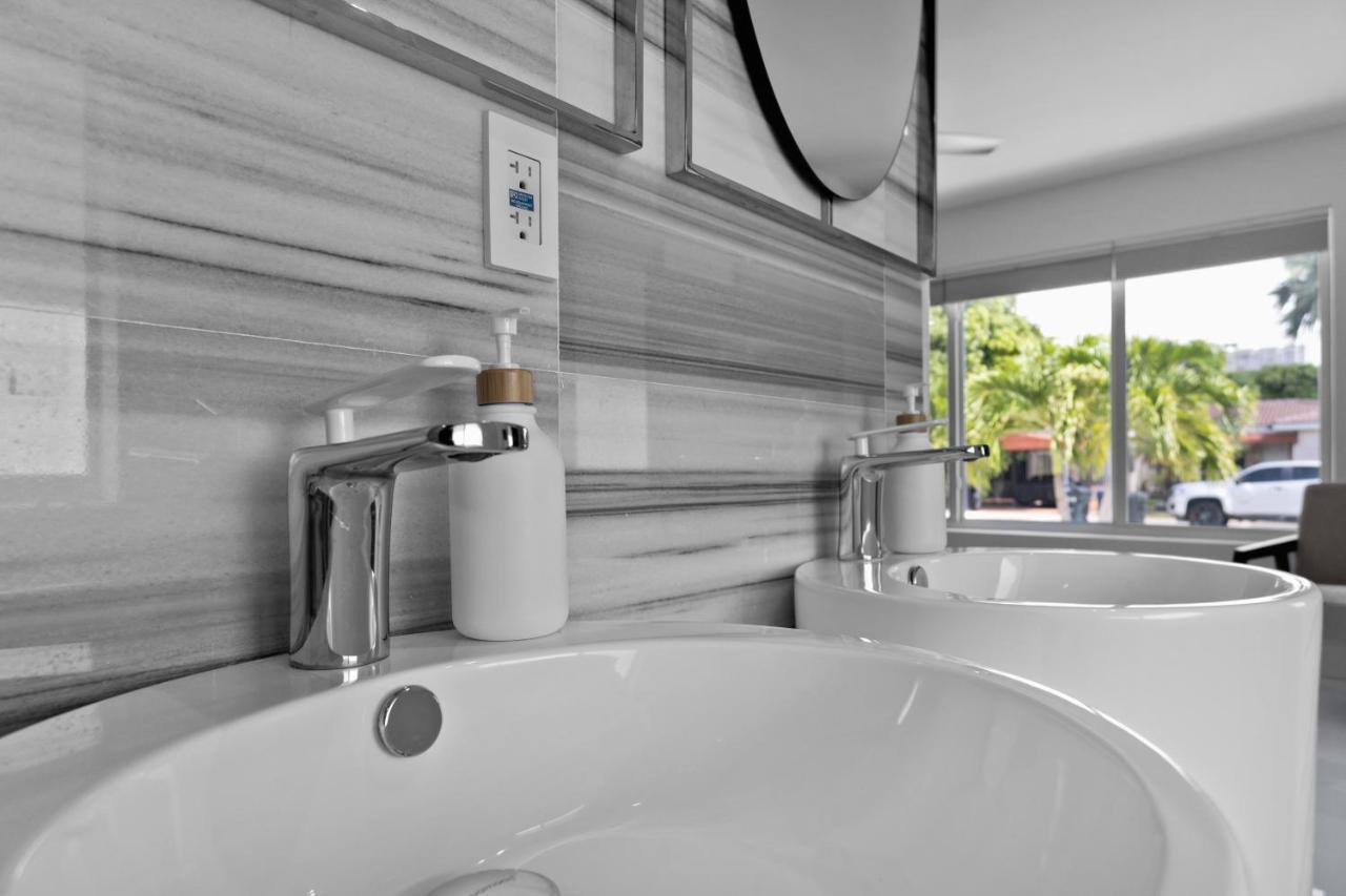 Luxury House 4 Beds Heated Pool W Jaccuzzi Apartment North Bay Village Bagian luar foto