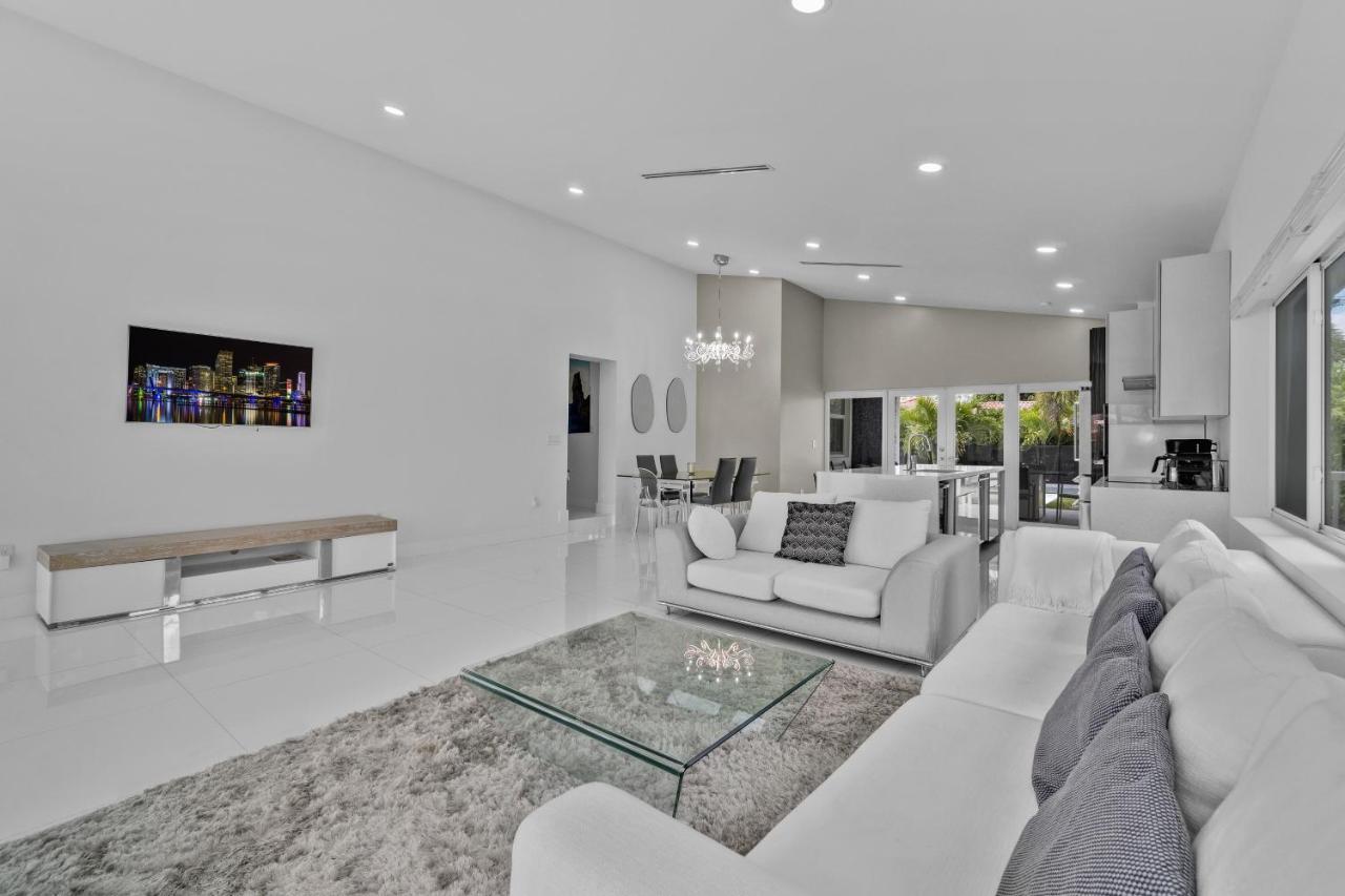 Luxury House 4 Beds Heated Pool W Jaccuzzi Apartment North Bay Village Bagian luar foto