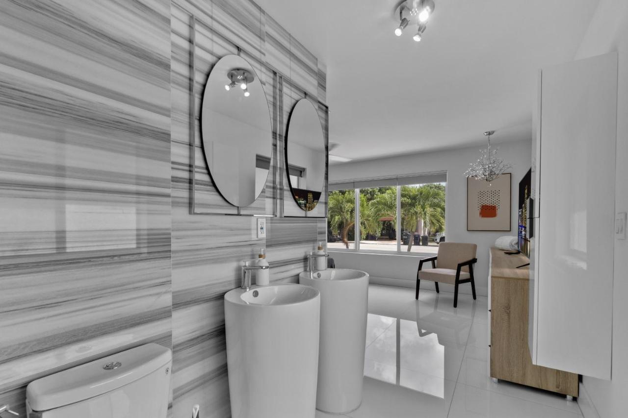 Luxury House 4 Beds Heated Pool W Jaccuzzi Apartment North Bay Village Bagian luar foto