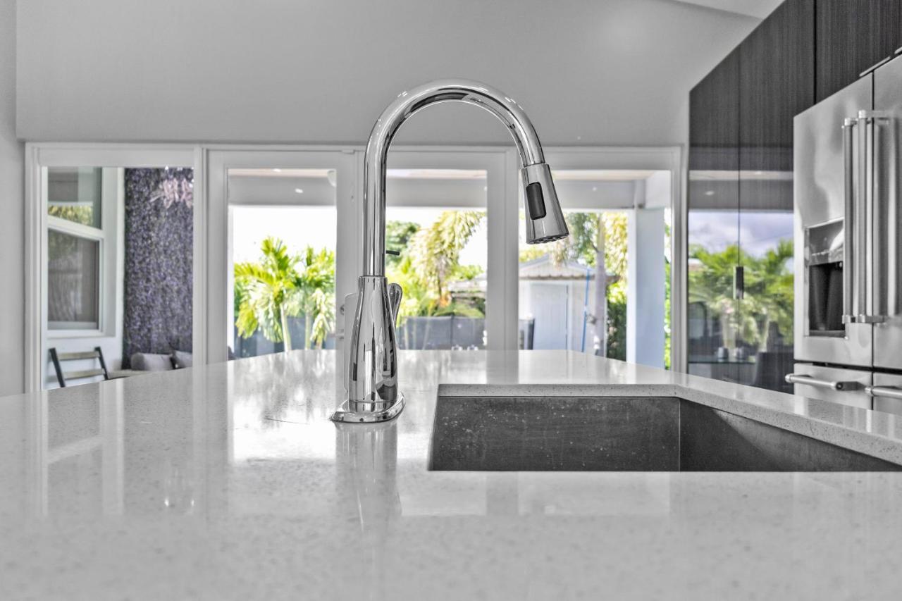 Luxury House 4 Beds Heated Pool W Jaccuzzi Apartment North Bay Village Bagian luar foto
